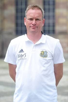 Das Team des 1. FC Saarbrücken am Donnerstag (12.07.2018) vor der Ludwigskirche in Saarbrücken. Im Bild: Robert Roelofsen (Co-Trainer).