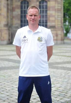 Das Team des 1. FC Saarbrücken am Donnerstag (12.07.2018) vor der Ludwigskirche in Saarbrücken. Im Bild: Robert Roelofsen (Co-Trainer).