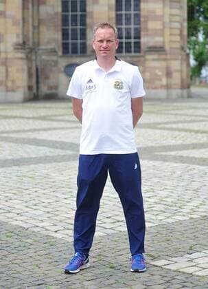 Das Team des 1. FC Saarbrücken am Donnerstag (12.07.2018) vor der Ludwigskirche in Saarbrücken. Im Bild: Robert Roelofsen (Co-Trainer).
