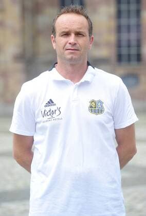 Das Team des 1. FC Saarbrücken am Donnerstag (12.07.2018) vor der Ludwigskirche in Saarbrücken. Im Bild: Dirk Lottner (Cheftrainer).