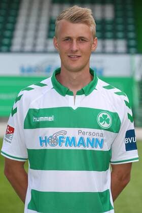 11.07.2018 - SpVgg Spielvereinigung Greuther Fürth Kleeblatt - 2. Fußball Bundesliga BL - Saison 2018 2019 - Fototermin Porträttermin Portraittermin - JüRa - Lukas Gugganig (4, SpVgg Greuther Fürth ) Einzelbild Einzelfoto Portrait Porträt Kopfbild