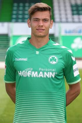 11.07.2018 - SpVgg Spielvereinigung Greuther Fürth Kleeblatt - 2. Fußball Bundesliga BL - Saison 2018 2019 - Fototermin Porträttermin Portraittermin - JüRa - Leon Schaffran (25, SpVgg Greuther Fürth ) Einzelbild Einzelfoto Portrait Porträt Kopfbild