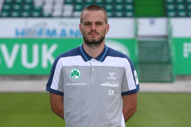 11.07.2018 - SpVgg Spielvereinigung Greuther Fürth Kleeblatt - 2. Fußball Bundesliga BL - Saison 2018 2019 - Fototermin Porträttermin Portraittermin - JüRa - Steffen Konrad ( Scout Spieleranalyse Gegneranalyse SpVgg Greuther Fürth ) - Einzelbild Einzelfoto Portrait Porträt Kopfbild