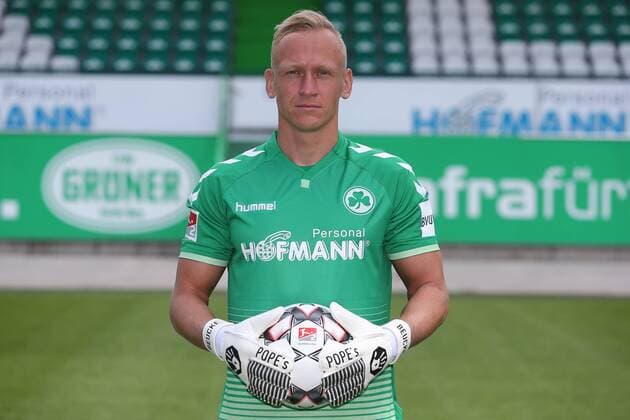 11.07.2018 - SpVgg Spielvereinigung Greuther Fürth Kleeblatt - 2. Fußball Bundesliga BL - Saison 2018 2019 - Fototermin Porträttermin Portraittermin - JüRa - Sascha Burchert (30, SpVgg Greuther Fürth ) Einzelbild Einzelfoto Portrait Porträt Kopfbild