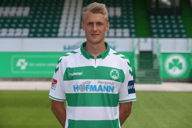 11.07.2018 - SpVgg Spielvereinigung Greuther Fürth Kleeblatt - 2. Fußball Bundesliga BL - Saison 2018 2019 - Fototermin Porträttermin Portraittermin - JüRa - Lukas Gugganig (4, SpVgg Greuther Fürth ) Einzelbild Einzelfoto Portrait Porträt Kopfbild
