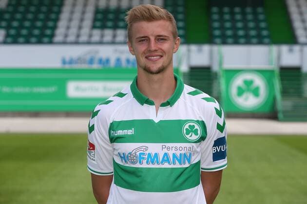11.07.2018 - SpVgg Spielvereinigung Greuther Fürth Kleeblatt - 2. Fußball Bundesliga BL - Saison 2018 2019 - Fototermin Porträttermin Portraittermin - JüRa - Sebastian Ernst (15, SpVgg Greuther Fürth ) Einzelbild Einzelfoto Portrait Porträt Kopfbild