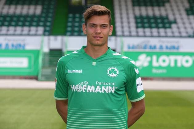 11.07.2018 - SpVgg Spielvereinigung Greuther Fürth Kleeblatt - 2. Fußball Bundesliga BL - Saison 2018 2019 - Fototermin Porträttermin Portraittermin - JüRa - Leon Schaffran (25, SpVgg Greuther Fürth ) Einzelbild Einzelfoto Portrait Porträt Kopfbild