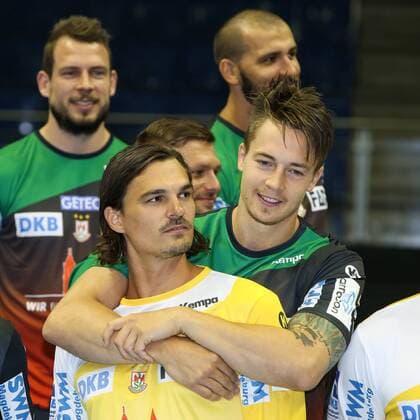 Michael Damgaard (re.) und Torwart Jannick Green Krejberg (SC Magdeburg) - Handball Bundesliga Saison 2018-2019 offizeller Fototermin Porträttermin 2018 2019 SC Magdeburg in der GETEC Arena in Magdeburg - Deutschland, Handball, Mann, Maenner,11.07.2018