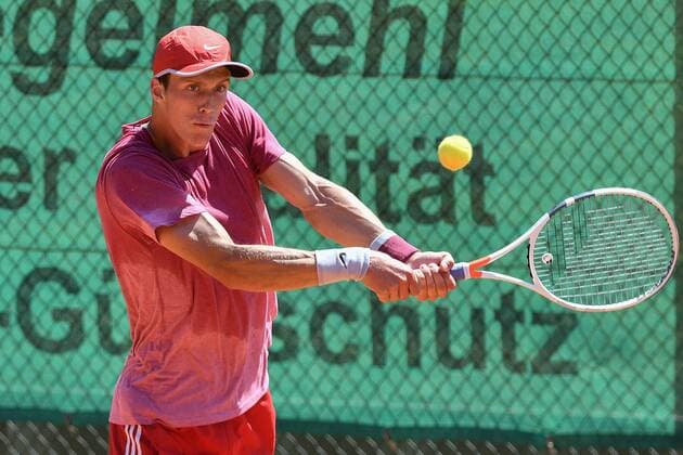 GER, 1. Tennis-Point Bundesliga Herren, Kölner THC Stadion Rot-Weiss vs. Badwerk Gladbacher HTC 13.07.2018, Kölner THC Stadion Rot-Weiss, GER, 1. TP-BL, Kölner THC Stadion Rot-Weiss vs. Badwerk Gladbacher HTC, im Bild Choinski, Jan GER beim Rueckhandschlag