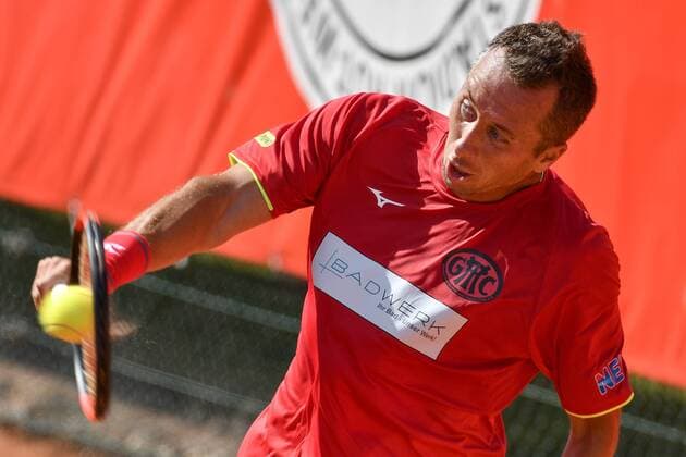GER, 1. Tennis-Point Bundesliga Herren, Kölner THC Stadion Rot-Weiss vs. Badwerk Gladbacher HTC 13.07.2018, Kölner THC Stadion Rot-Weiss, GER, 1. TP-BL, Kölner THC Stadion Rot-Weiss vs. Badwerk Gladbacher HTC, im Bild Kohlschreiber, Philipp GER beim Rückhandschlag