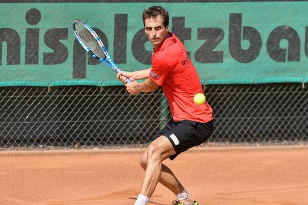 GER, 1. Tennis-Point Bundesliga Herren, Kölner THC Stadion Rot-Weiss vs. Badwerk Gladbacher HTC 13.07.2018, Kölner THC Stadion Rot-Weiss, GER, 1. TP-BL, Kölner THC Stadion Rot-Weiss vs. Badwerk Gladbacher HTC, im Bild Ramos-Vinolas, Albert ESP beim Rueckhandschlag