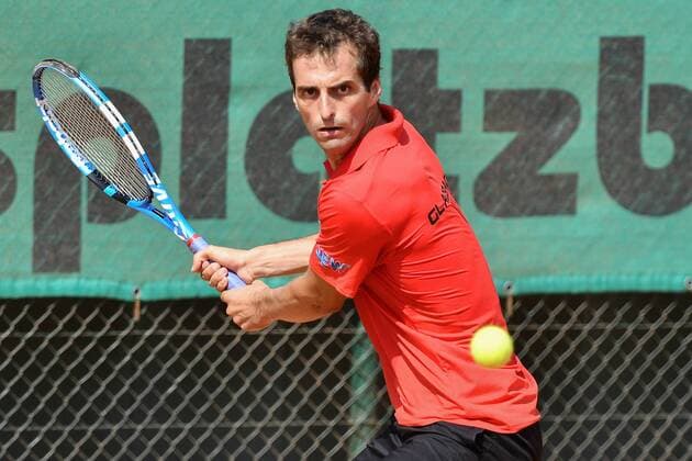 GER, 1. Tennis-Point Bundesliga Herren, Kölner THC Stadion Rot-Weiss vs. Badwerk Gladbacher HTC 13.07.2018, Kölner THC Stadion Rot-Weiss, GER, 1. TP-BL, Kölner THC Stadion Rot-Weiss vs. Badwerk Gladbacher HTC, im Bild Ramos-Vinolas, Albert ESP beim Rueckhandschlag