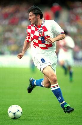 Fußball Fussball Weltmeisterschaft France 98 Lens Felix Bollaert 14.06.1998 Nationalmannschaft Kroatien Davor Suker Ganzkörper Ganzkoerper Ball führend fuehrend Einzelaktion *** Sport Football Soccer World Cup France 98 Lens Felix Bollaert 14 06 1998 National Team Croatia Davor Suker Full Body Whole Body Leading the lead individual action