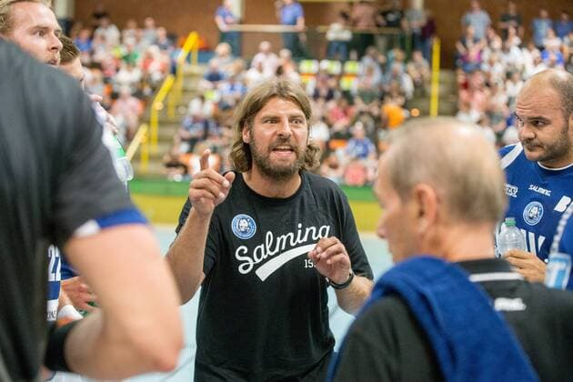 Sebastian Hinze (Trainer, Bergischer HC) während einer Auszeit HSG Gevelsberg-Silschede vs. Bergischer HC, Handball, Testspiel, 14.07.18 Gevelsberg NRW Deutschland Halle Gevelsberg-West
