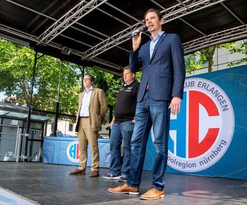 14.07.2018 - Handball -1. Bundesliga - Saison 2018 2019 - HC Erlangen HCE - Saisoneröffnung - Saisoneröffnung am Schlossplatz - ThHa - Florian Janik (Oberbürgermeister Erlangen ) Axel Fischer (Hallensprecher HC Erlangen HCE ) Rene Selke ( Geschäftsführer HC Erlangen HCE )