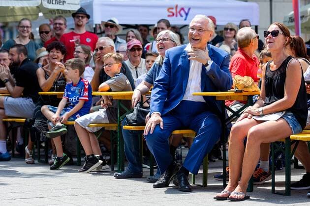 14.07.2018 - Handball -1. Bundesliga - Saison 2018 2019 - HC Erlangen HCE - Saisoneröffnung - Saisoneröffnung am Schlossplatz - ThHa - Joachim Herrmann ( Bayerischer Staatsminister des Inneren Innenminister Bayern )