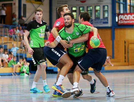 BAU 14.07.2018 Ditzingen Handball SG BBM Bietigheim vs. TSF Ditzingen, v.l. Michael Oehler (BBM), Marco Dömötör (Ditzingen, Mitte), Dominik Claus (BBM)