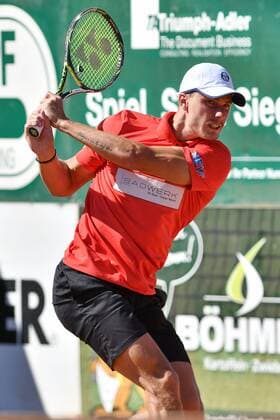 GER, 1. Tennis-Point Bundesliga Herren, Badwerk Gladbacher HTC vs. fläsh TC Weinheim 1902 1 15.07.2018, Badwerk Gladbacher HTC, GER, 1. TP-BL, Badwerk Gladbacher HTC vs. fläsh TC Weinheim 1902 1, im Bild Fucsovics, Marton HUN beim Rueckhandschlag