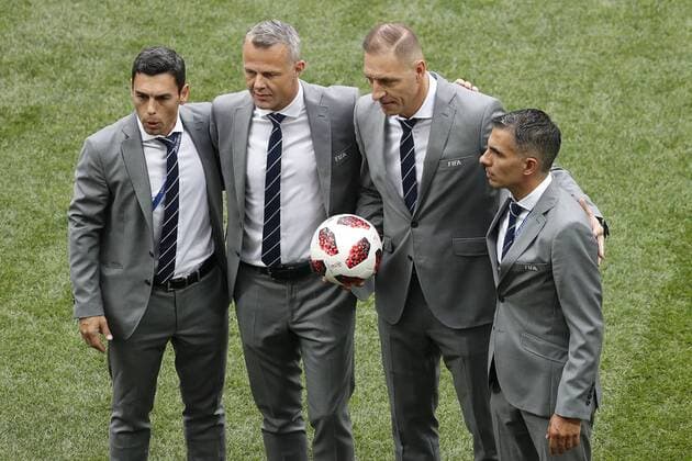 Fußball, WM Finale 2018 in Moskau, Frankreich - Kroatien MOSCOW, 15-07-2018 , World Cup 2018 , Luzhniki Stadium, Argentinian referee Nestor Pitana (3rd) and Dutch fourth official Bjorn Kuipers (2nd) before the 2018 World Cup Final France - Croatia France - Croatia  x2346749x