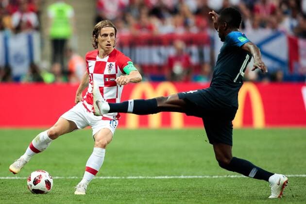FuÃŸball, WM Finale 2018 in Moskau, Frankreich - Kroatien MOSCOW, RUSSIA â€“ JULY 15, 2018: Croatia s Luka Modric (L) and France s Blaise Matuidi fight for the ball in their 2018 FIFA World Cup WM Weltmeisterschaft Fussball final football match at Luzhniki Stadium. Denis Tyrin TASS  TS089893
