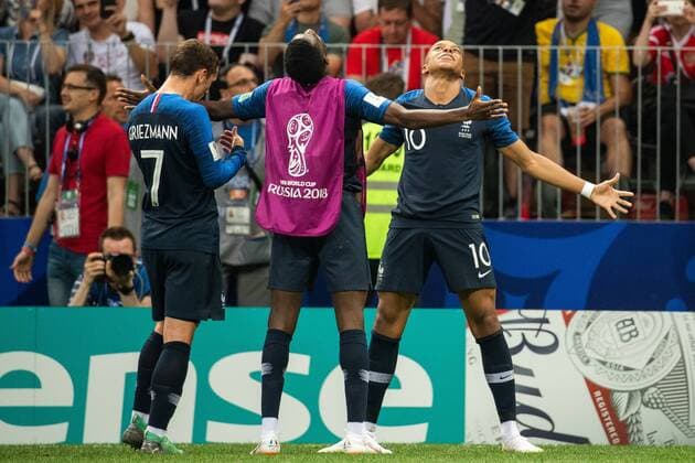 Fußball, WM Finale 2018 in Moskau, Frankreich - Kroatien 180715 Kylian Mbappe of France celebrates with team mates after scoring 4-1 during the FIFA World Cup WM Weltmeisterschaft Fussball final match between France and Croatia on July 15, 2018 in Moscow. Photo: Petter Arvidson BILDBYRAN kod PA 92087 Copyright: PETTERxARVIDSON BB180715PA124