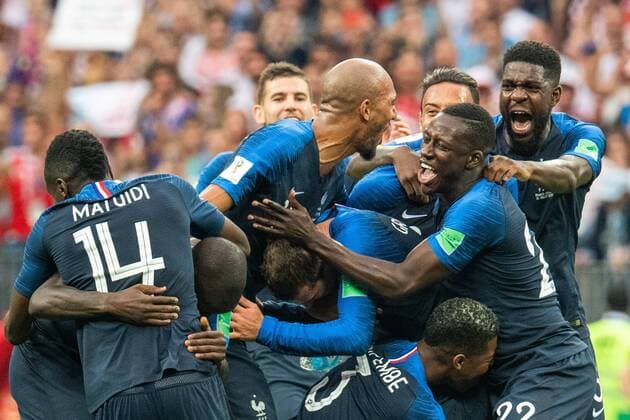 Fußball, WM Finale 2018 in Moskau, Frankreich - Kroatien 180715 Players of France celebrate after winning the FIFA World Cup WM Weltmeisterschaft Fussball final match between France and Croatia on July 15, 2018 in Moscow. Photo: Petter Arvidson BILDBYRAN kod PA 92087 Copyright: PETTERxARVIDSON BB180715PA151