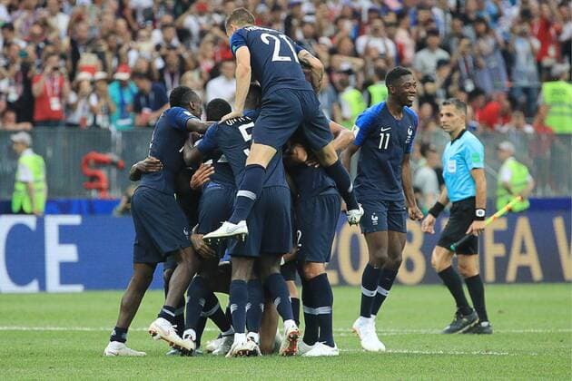 FuÃŸball, WM Finale 2018 in Moskau, Frankreich - Kroatien MOSCOW, RUSSIA â€“ JULY 15, 2018: France s players celebrate winning their 2018 FIFA World Cup WM Weltmeisterschaft Fussball final football match against Croatia at Luzhniki Stadium. Team France won the game 4:2 and claimed the World Cup title. Sergei Bobylev TASS  TS0899D4