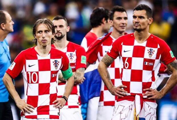 FuÃŸball, WM Finale 2018 in Moskau, Frankreich - Kroatien MOSCOW, RUSSIA - JULY 15, 2018: Croatia s Luka Modric (L) and Dejan Lovren after the 2018 FIFA World Cup WM Weltmeisterschaft Fussball Final match between France and Croatia at Luzhniki Stadium. Valery Sharifulin TASS  TS0899E8