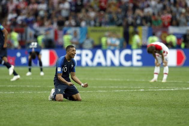 Sport Bilder des Tages (l-r) Kylian Mbappe of France, Luka Modric of Croatia during the 2018 FIFA World Cup WM Weltmeisterschaft Fussball Russia Final match between France and Croatia at the Luzhniki Stadium on July 15, 2018 in Moscow, Russia FIFA World Cup 2018 Russia 2017 2018 xVIxVIxImagesx xMauricexvanxSteenxWKxIVx 11509645