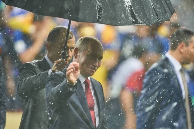 France - Croatia, Soccer, Moscow, July 15, 2018 Vladimir PUTIN, President Russia the Official FIFA World Cup WM Weltmeisterschaft Fussball Original Trophy, winner, victory, ceremony, FRANCE - CROATIA 4-1 Football FIFA WORLD CUP 2018 RUSSIA, Final, Season 2018 2019, July 15, 2018 in Luzhniki Stadium Moscow, Russia. Photo: MAGICS Peter Schatz