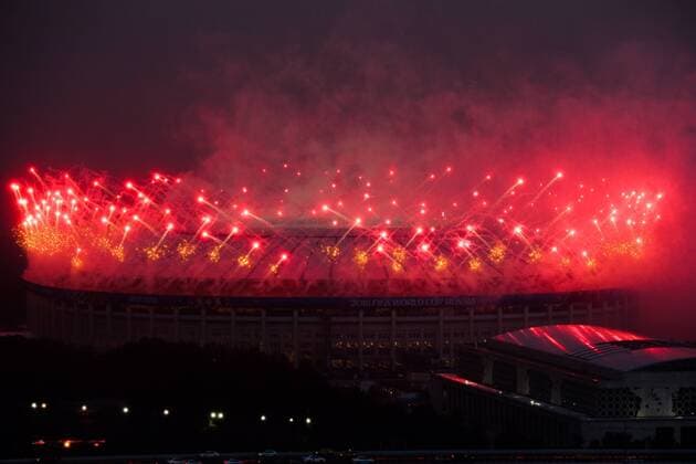 FuÃŸball, WM Finale 2018 in Moskau, Frankreich - Kroatien MOSCOW, RUSSIA â€“ JULY 15, 2018: Fireworks light up the sky over Luzhniki Stadium after the 2018 FIFA World Cup WM Weltmeisterschaft Fussball final football match between France and Croatia. Team France won the game 4:2 and claimed the World Cup title. Sergei Fadeichev TASS  TS089AF0