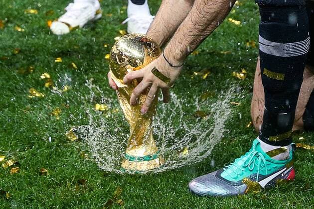 FuÃŸball, WM Finale 2018 in Moskau, Frankreich - Kroatien MOSCOW, RUSSIA â€“ JULY 15, 2018: The World Cup trophy at a victory ceremony after the 2018 FIFA World Cup WM Weltmeisterschaft Fussball final football match between France and Croatia at Luzhniki Stadium. Team France won the game 4:2 and claimed the World Cup title. Mikhail Tereshchenko TASS  TS089B56