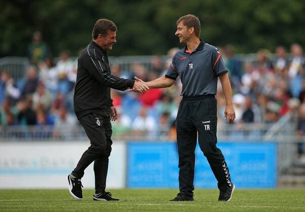 14.07.2018, Fussball Saison 2018 2019, Testspiel, SC Weiche Flensburg 08 - Borussia Mönchengladbach, im Manfred-Werner-Stadion Flensburg. v.l. Trainer Dieter Hecking (Gladbach) und Trainer Daniel Jurgeleit (Weiche Flensburg 08)