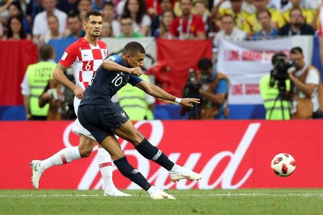 Fu?ball, WM Finale 2018 in Moskau, Frankreich - Kroatien France v Croatia 2018 FIFA World Cup WM Weltmeisterschaft Fussball Final Kylian Mbappe of France scores his sides 4th goal during the 2018 FIFA World Cup Final match at Luzhniki Stadium, Moscow Content Not Available For UK Newspapers Copyright: xPaulxChestertonx FIL-12022-0195