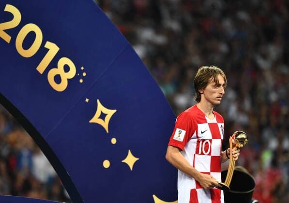 Fußball, WM Finale 2018 in Moskau, Frankreich - Kroatien Luka Modric of Croatian poses with the trophy after France defeated Croatia in their final match during the 2018 FIFA World Cup WM Weltmeisterschaft Fussball in Moscow, Russia, 15 July 2018. France seal second World Cup triumph with 4-2 win over Croatia  20180716_46689