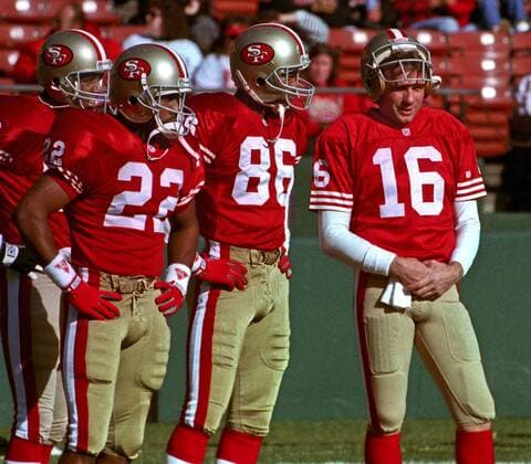 December 19, 1992 - San Francisco, California, U.S - San Francisco 49ers vs. Tampa Bay Buccaneers at Candlestick Park Saturday, December 19, 1992. 49ers Beat Buccaneers 21-14. San Francisco 49ers running back Amp Lee (22), wide receiver Odessa Turner (86) and quarterback Joe Montana on sidelines. NFL American Football Herren USA 1992: 49ers 21:14 Buccaneers - ZUMAg52_ 19921219_zap_g52_016 Copyright: xAlxGolubx