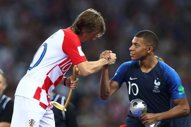 Fußball, WM Finale 2018 in Moskau, Frankreich - Kroatien (L-R)Luka Modric (CRO), Kylian Mbappe (FRA), JULY 15, 2018 - Football Soccer : FIFA World Cup WM Weltmeisterschaft Fussball Russia 2018 final match between France 4-2 Croatia at Luzhniki Stadium in Moscow, Russia. Noxthirdxpartyxsales  (82212115)