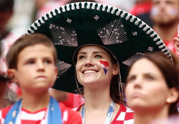 weiblicher kroatischer Fan Kroatienfan Mädchen Frau hübsch sexy, mit Sombrero Fußball Fussball FIFA WM Weltmeisterschaft Russland Russia 2018 Finale Saison 2017 2018 15.07.2018 Frankreich FRA vs. Kroatien CRO