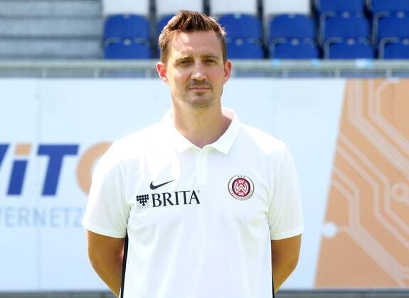 16.07.2018, xxxx, Fussball 3.Liga, SV Wehen Wiesbaden Fototermin 2018 - Porträttermin 2018 2019 emspor, v.l. Mannschaftsarzt Dr. Michael Höstermann Wiesbaden