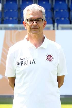 16.07.2018, xxxx, Fussball 3.Liga, SV Wehen Wiesbaden Fototermin 2018 - Porträttermin 2018 2019 emspor, v.l. Mannschaftsarzt Dr. Darius Enayat Wiesbaden