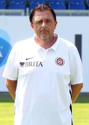 16.07.2018, xxxx, Fussball 3.Liga, SV Wehen Wiesbaden Fototermin 2018 - Porträttermin 2018 2019 emspor, v.l. Zeugwart Torsten Conradi (SV Wehen Wiesbaden) Wiesbaden