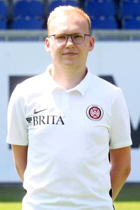 16.07.2018, xxxx, Fussball 3.Liga, SV Wehen Wiesbaden Fototermin 2018 - Porträttermin 2018 2019 emspor, v.l. Scouting & Analyse Philipp Gründler Wiesbaden