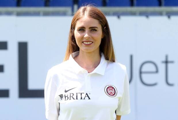 16.07.2018, xxxx, Fussball 3.Liga, SV Wehen Wiesbaden Fototermin 2018 - Porträttermin 2018 2019 emspor, v.l. Teamassistentin Janina Kulm Wiesbaden