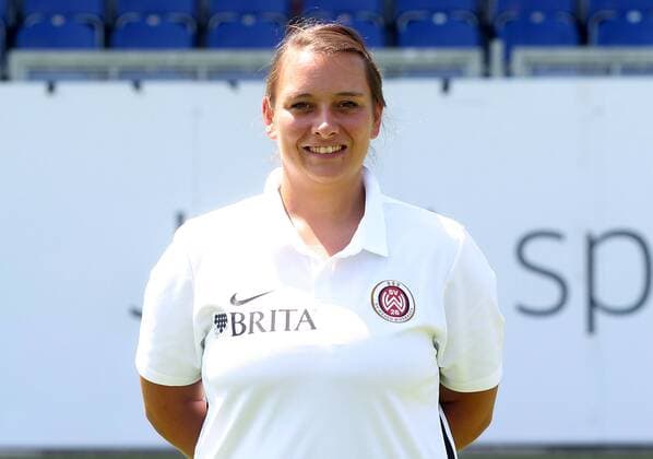 16.07.2018, xxxx, Fussball 3.Liga, SV Wehen Wiesbaden Fototermin 2018 - Porträttermin 2018 2019 emspor, v.l. Physiotherapeutin Michaela Hiemer Wiesbaden