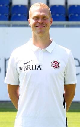 16.07.2018, xxxx, Fussball 3.Liga, SV Wehen Wiesbaden Fototermin 2018 - Porträttermin 2018 2019 emspor, v.l. Physiotherapeut Henning Scherer, Wiesbaden
