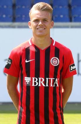 16.07.2018, xxxx, Fussball 3.Liga, SV Wehen Wiesbaden Fototermin 2018 - Porträttermin 2018 2019 emspor, v.l. Neuzugang Nicklas Shipnoski (SV Wehen Wiesbaden) Wiesbaden