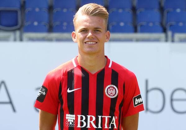 16.07.2018, xxxx, Fussball 3.Liga, SV Wehen Wiesbaden Fototermin 2018 - Porträttermin 2018 2019 emspor, v.l. Neuzugang Nicklas Shipnoski (SV Wehen Wiesbaden) Wiesbaden