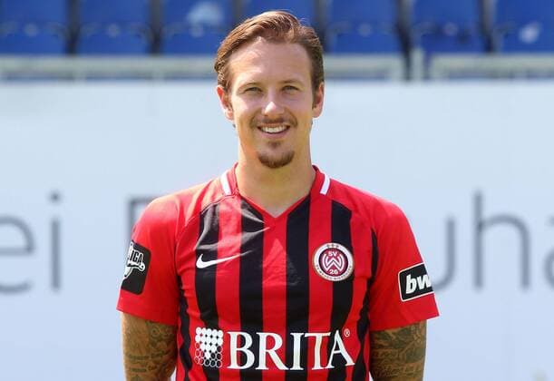 16.07.2018, xxxx, Fussball 3.Liga, SV Wehen Wiesbaden Fototermin 2018 - Porträttermin 2018 2019 emspor, v.l. Moritz Kuhn (SV Wehen Wiesbaden) Wiesbaden