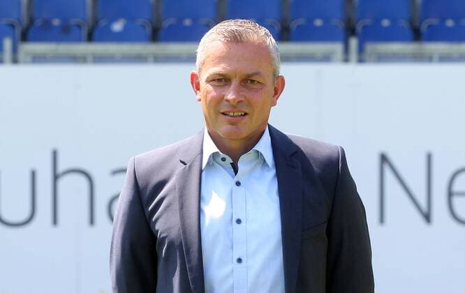 16.07.2018, xxxx, Fussball 3.Liga, SV Wehen Wiesbaden Fototermin 2018 - Porträttermin 2018 2019 emspor, v.l. Sportdirektor Christian Hock (SV Wehen Wiesbaden) Wiesbaden
