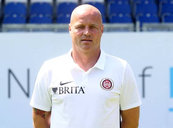 16.07.2018, xxxx, Fussball 3.Liga, SV Wehen Wiesbaden Fototermin 2018 - Porträttermin 2018 2019 emspor, v.l. Co-Trainer Mike Krannich (SV Wehen Wiesbaden) Wiesbaden